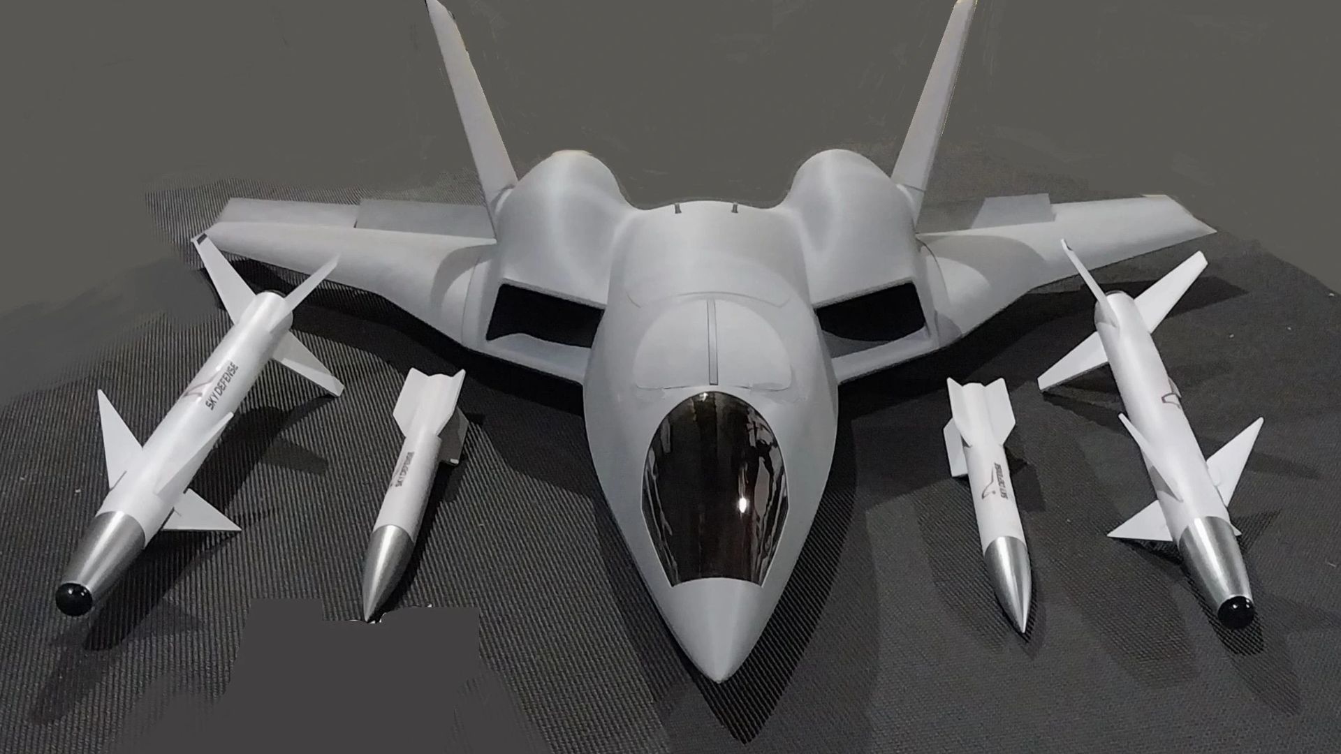 Tento autonómny interceptor je vytlačený 3D, ale loví dronové roje