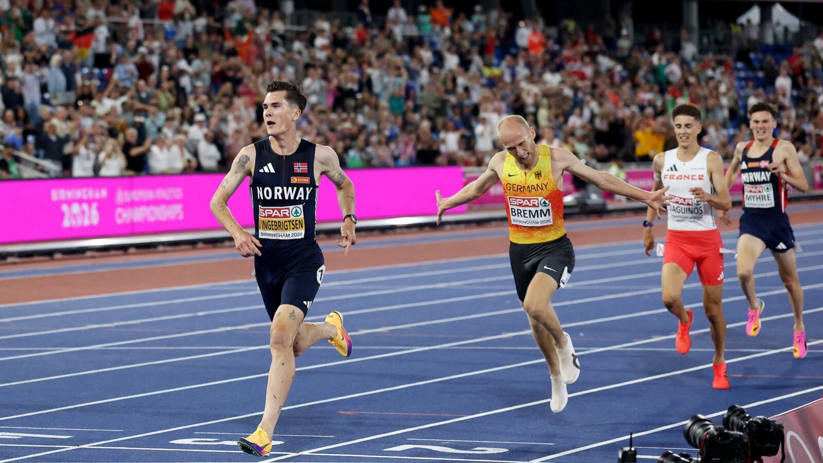 Fenomenálny Jakob Ingebrigtsen prepísal históriu: V Birminghame obhájil titul na 5 000 metrov!