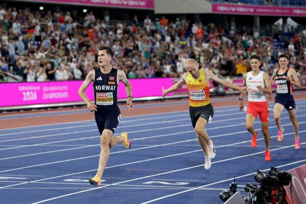 Fenomenálny Jakob Ingebrigtsen prepísal históriu: V Birminghame obhájil titul na 5 000 metrov!
