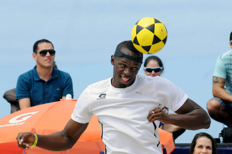 Bolt hrajúci futbal, Copacabana, Rio de Janeiro, 2013