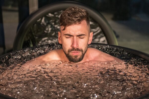 Ľadový kúpeľ vám ničí rast svalov: Prečo je chlad po silovom tréningu chybou
